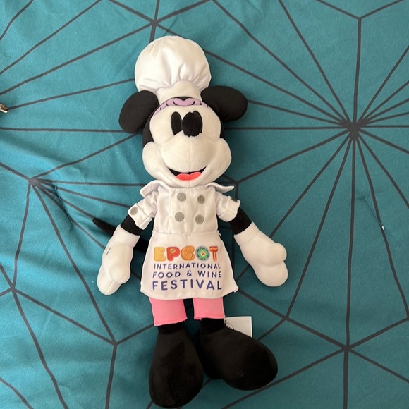 New without tag Disney’s Epcot Food and Wine Festival Minnie Mouse Stuffed Doll - Picture 1 of 4